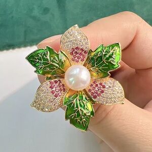 Elegant Green and Gold Floral brooch